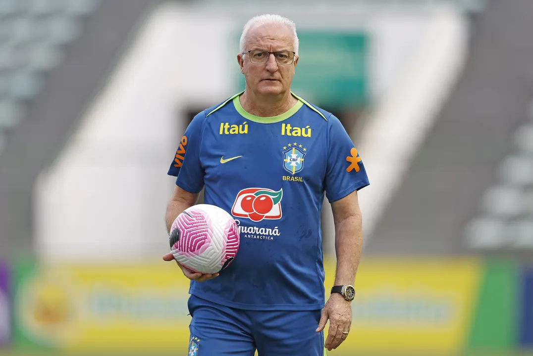 Dorival Júnior, técnico da Seleção Brasileira durante treino