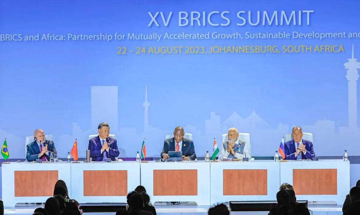 Atualmente os membros plenos do Brics são Brasil, Rússia, Índia, China e África do Sul, além dos recém-incorporados Irã, Emirados Árabes Unidos, Etiópia e Egito