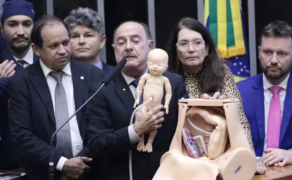 PEC pode proibir aborto até mesmo em casos previstos