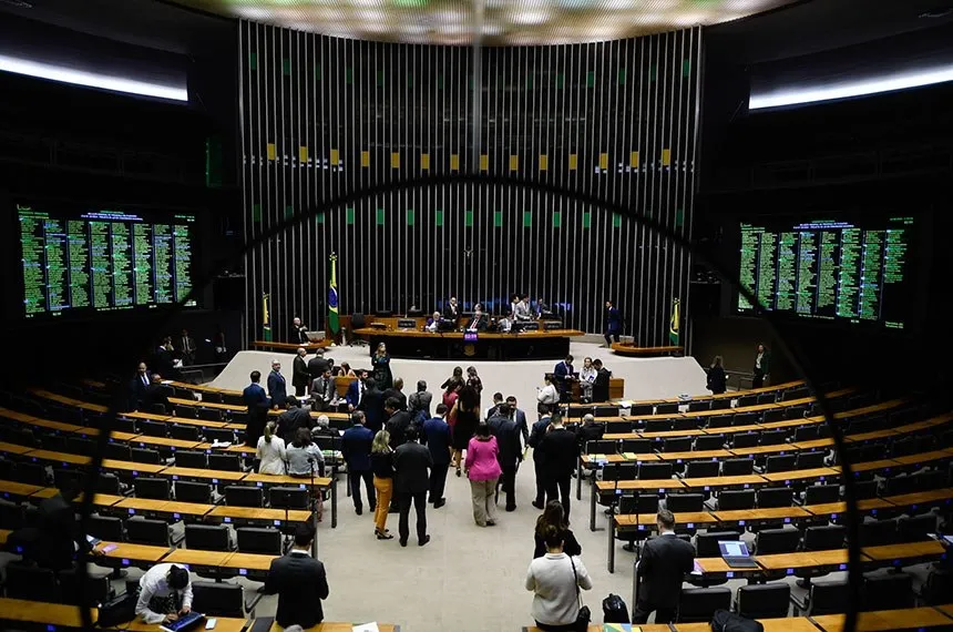 Sobre a cesta básica, o senador Eduardo Braga aceitou a necessidade de realização de ajustes na descrição do pão francês para isenção de imposto