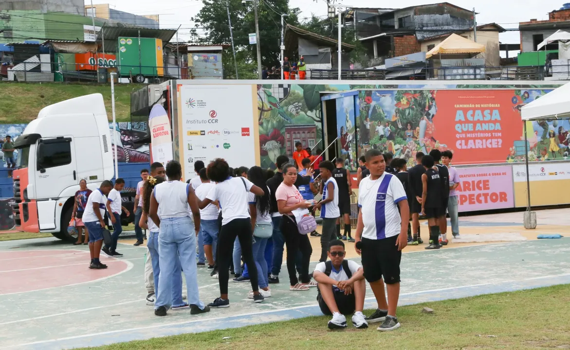 Projeto “Caminhão de Histórias”, que segue até domingo, com programação diária das 10h às 17h