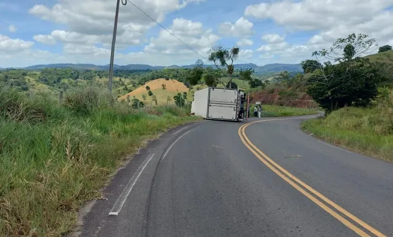 Via ficou parcialmente bloqueada