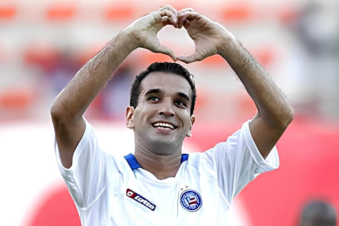 Léo Medeiros com a camisa do Bahia