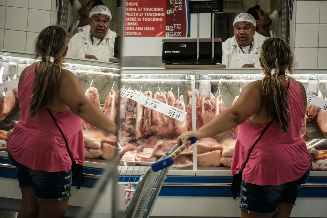 Carnes e os queijos seguem na cesta básica nacional