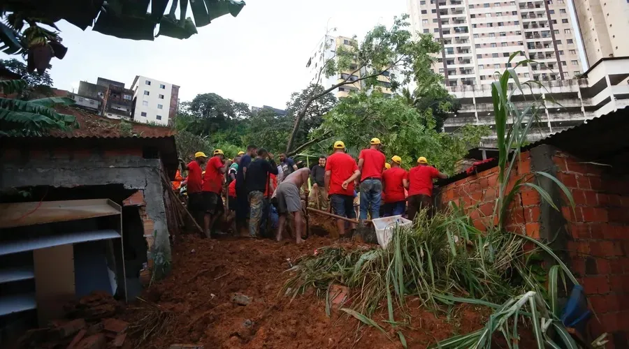 As autoridades acionaram sirenes e criaram abrigos para a população