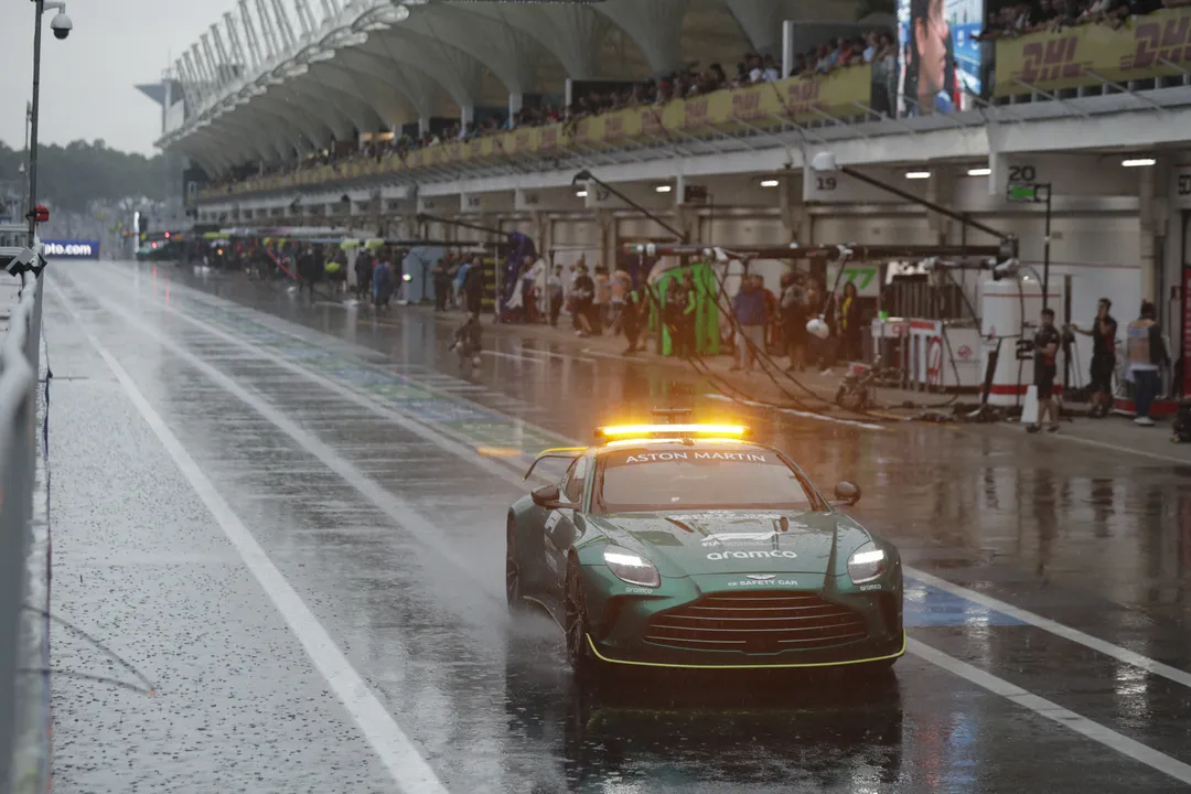 A forte chuva em Interlagos adia a classificação para o GP de São Paulo de F1