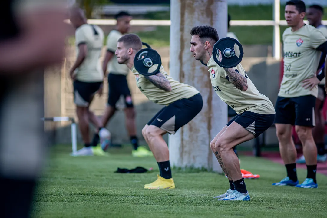 Plantel do Vitória em atividade na Toca do Leão