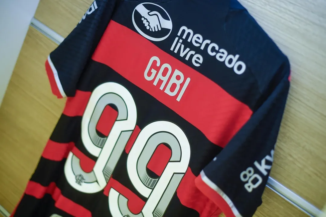 Camisa de Gabigol no vestiário da Neo Química Arena