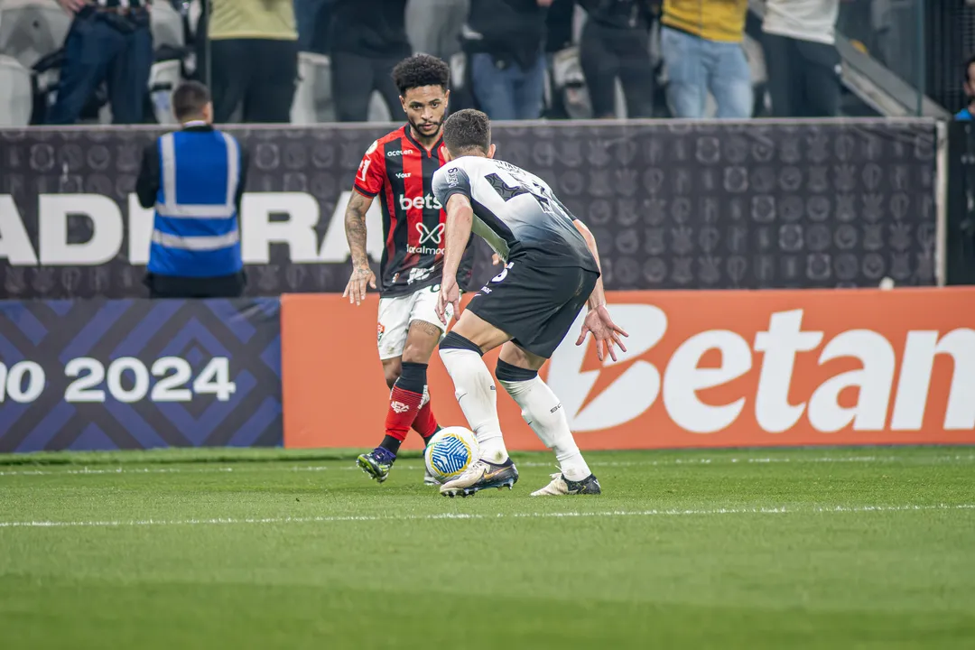 Duelo entre Vitória e Corinthians