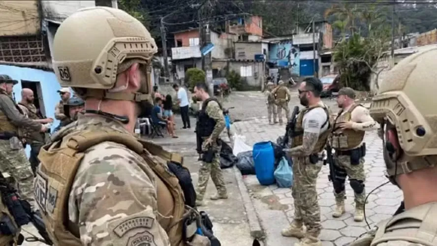 Ocorrência atesta que três agentes da Rondas Ostensivas com Apoio de Motocicletas (Rocam) patrulhavam a região do Morro