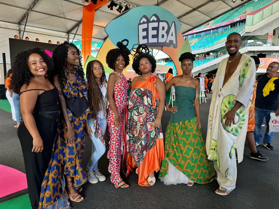 Imagem ilustrativa da imagem Criatividade e ancestralidade: estudantes brilham no desfile afrofashionhair no Encontro Estudantil