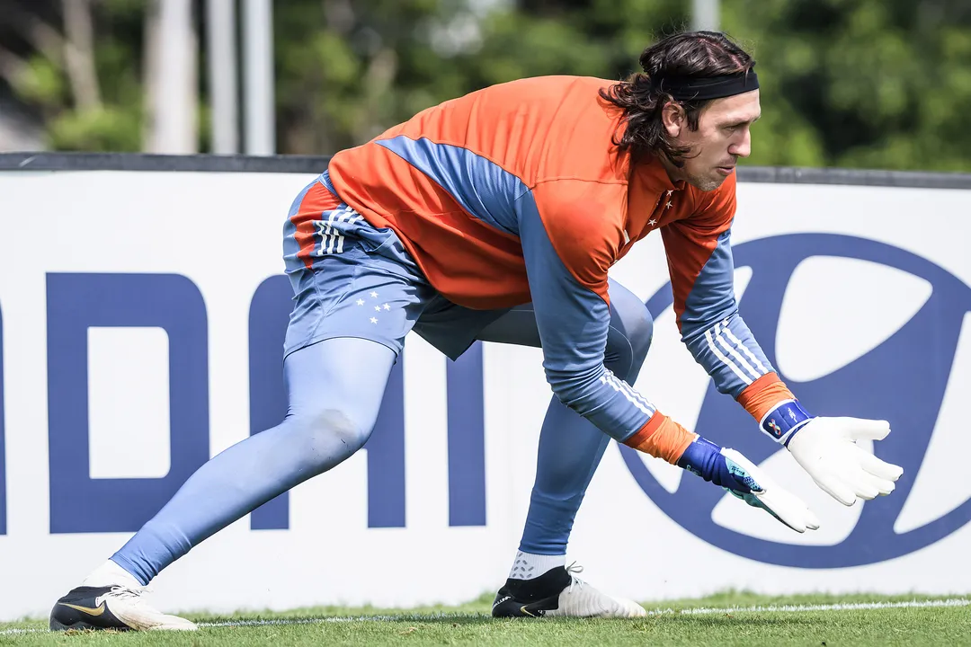 Goleiro Cássio durante treino