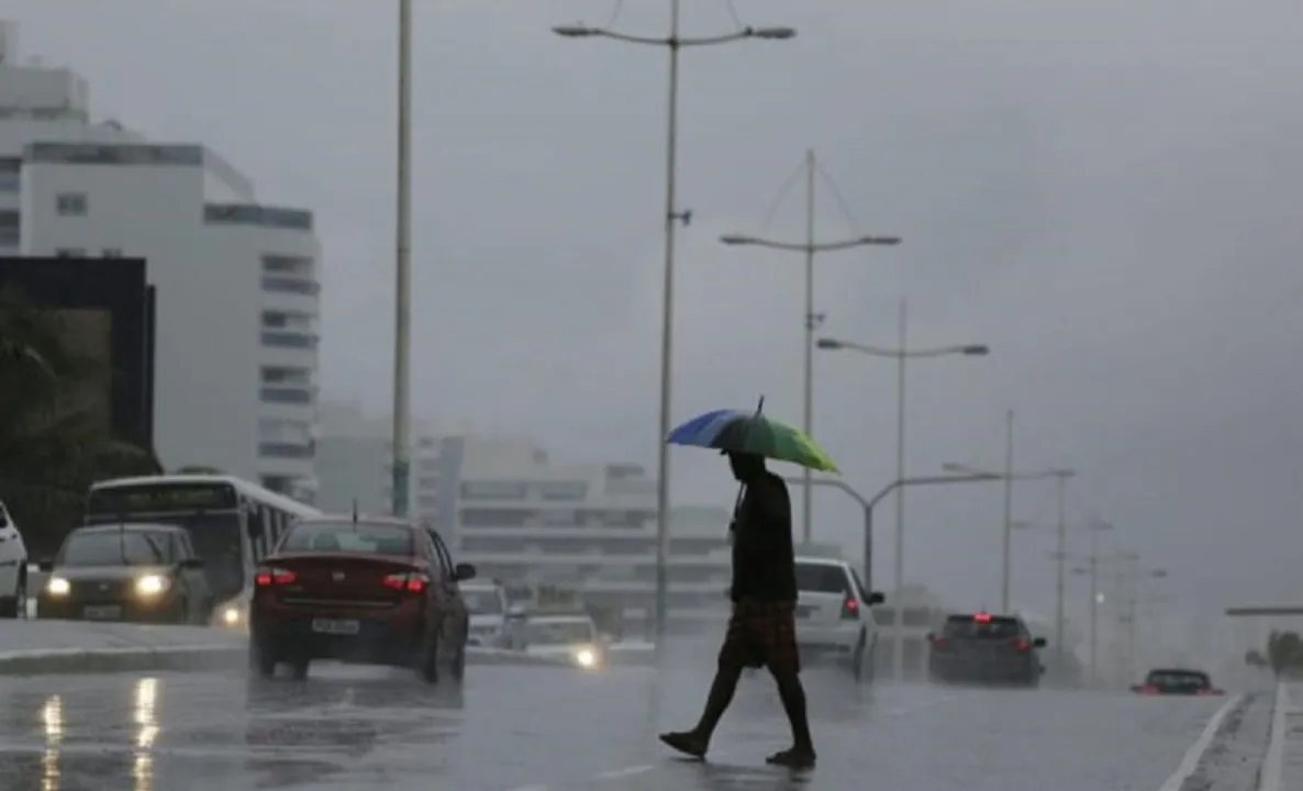 Imagem ilustrativa da imagem Defesa Civil entra em estado de atenção após fortes chuvas em Salvador