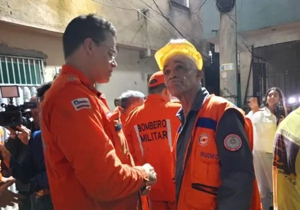 Pastor Sargento Isidório (Avante) chegou a comunidade nesta noite, 27