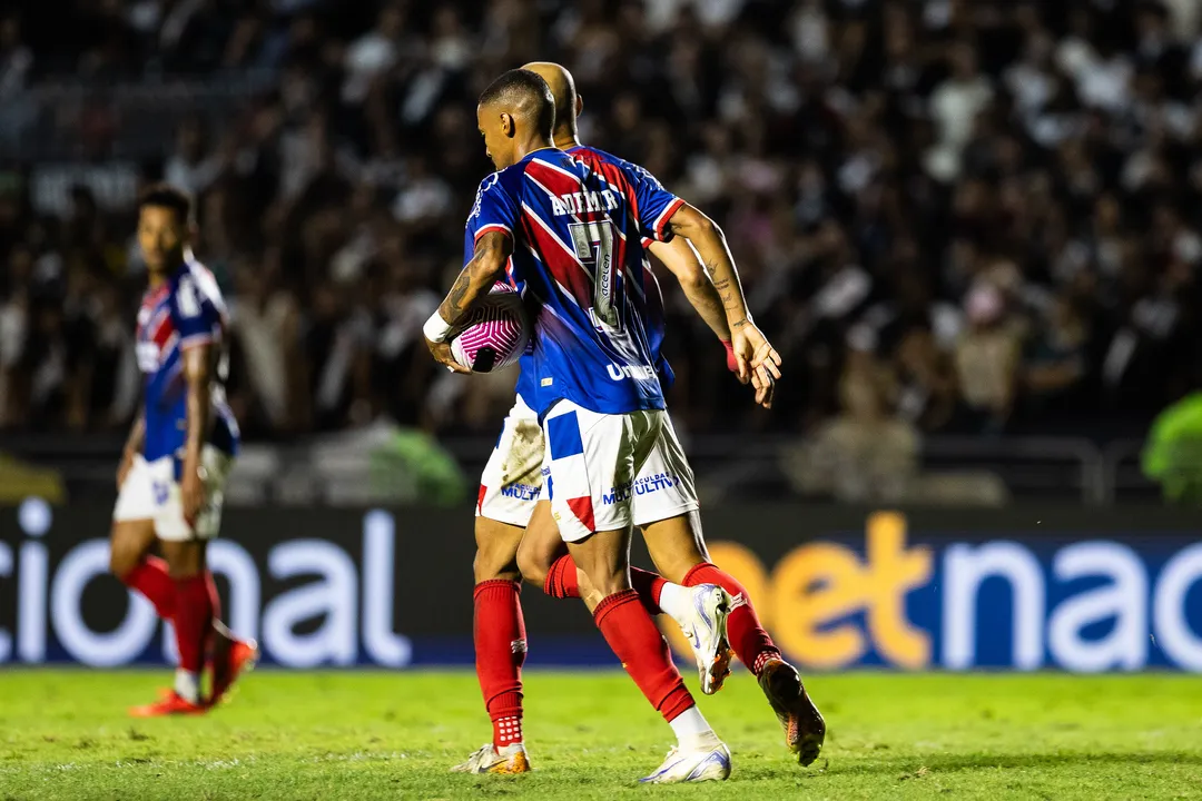 Ademir marcou um gol e deu uma assistência contra o Vasco