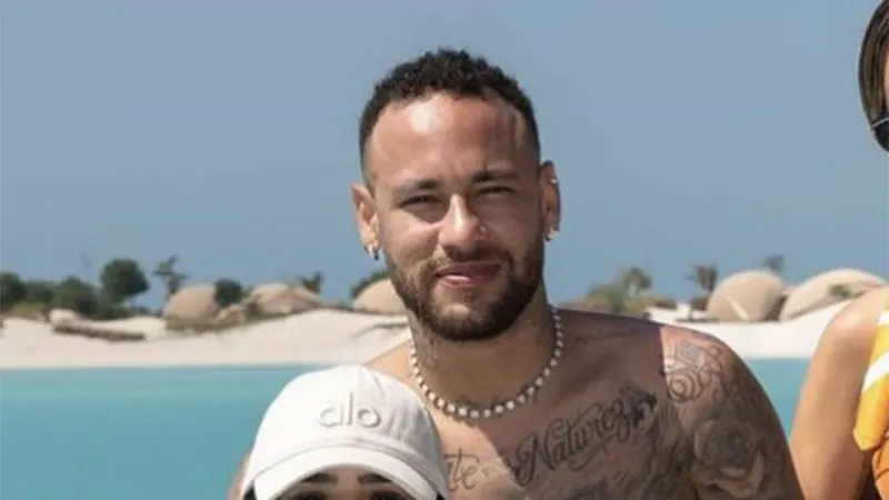 Detalhe estranho chama atenção em foto de Neymar Jr