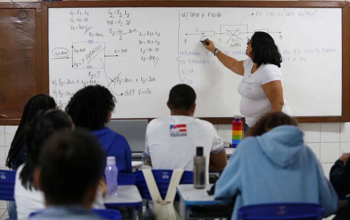 Dia dos Professores é celebrado nesta terça