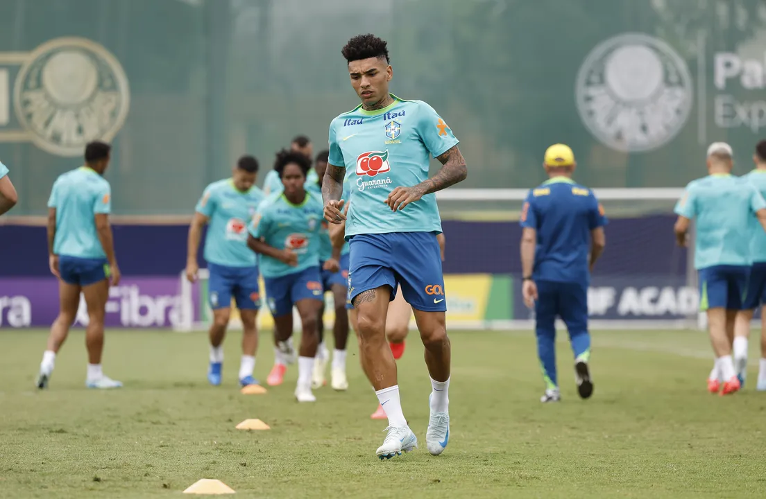 Igor Jesus durante treino com a Seleção Brasileira