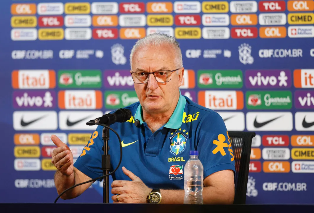 Treinador Dorival Júnior em entrevista coletiva concedida nesta segunda-feira, 14