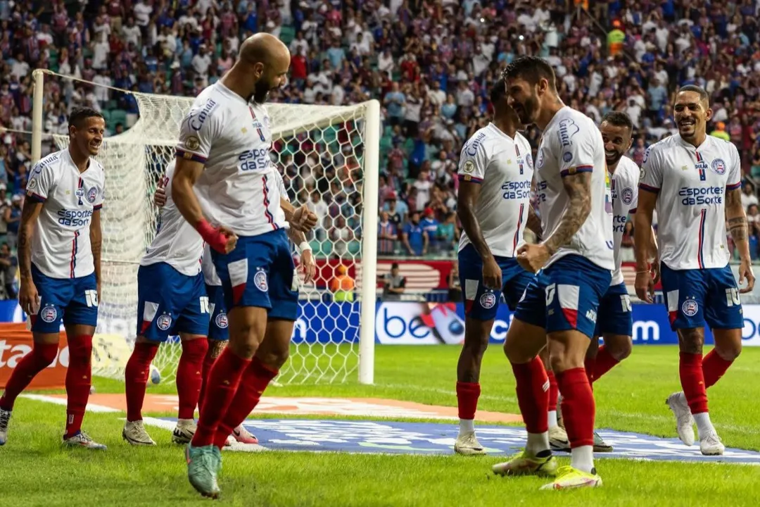 Thaciano e Everaldo comemoram gol do Bahia na Arena Fonte Nova