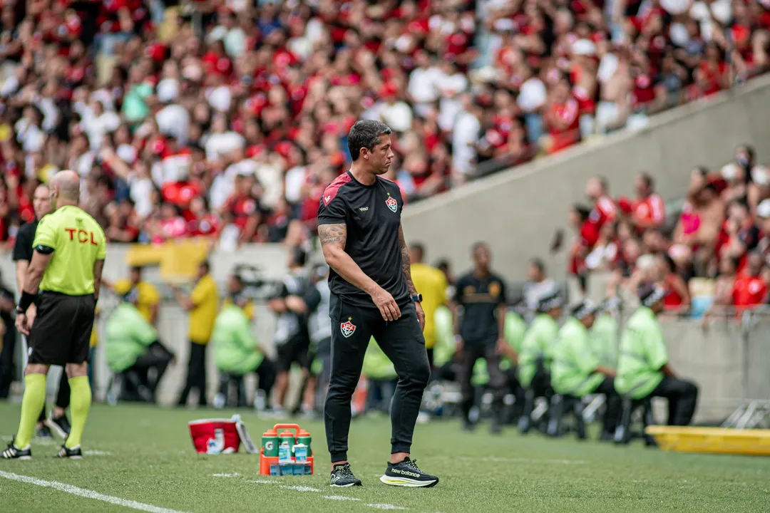 Thiago Carpini, treinador do Vitória