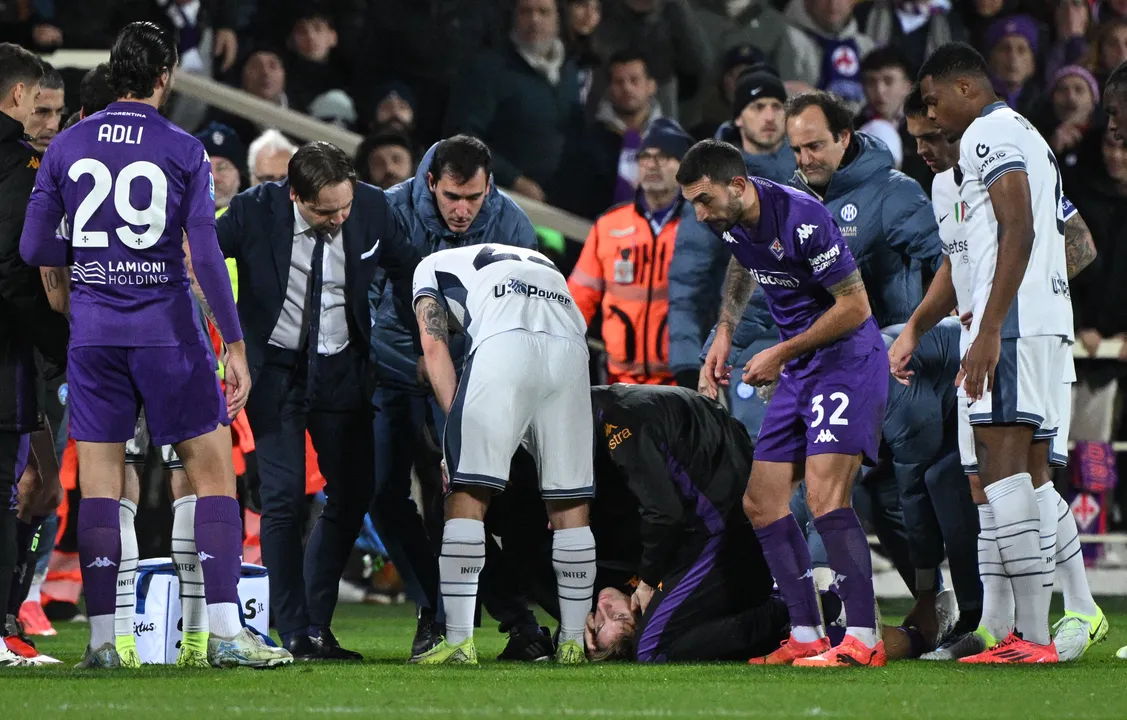 Edoardo Bove caiu desacordado durante o jogo Fiorentina e Inter de Milão pelo Campeonato Italiano