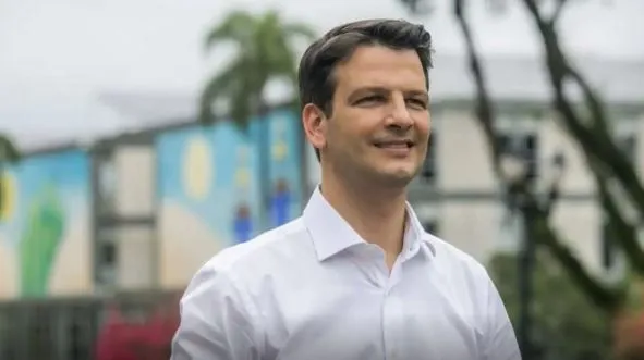 Eduardo Pimentel (PSD) venceu a disputa para a prefeitura da capital paranaense, Curitiba, com 57,34% dos votos válidos. Ele disputou o segundo turno com Cristina Graeml (PMB), que teve 42,66% dos votos válidos. Até agora foram apuradas 94,41% das urnas