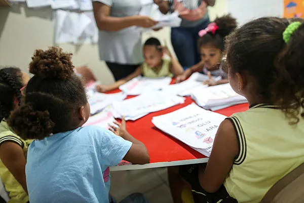 Educação e identidade: fortalecendo raízes afro-brasileiras nas escola