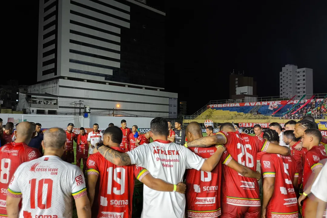 Jogadores e staff do Porto após decisão da Série B do Campeonato Baiano, no Estádio Mário Pessoa, em Ilhéus