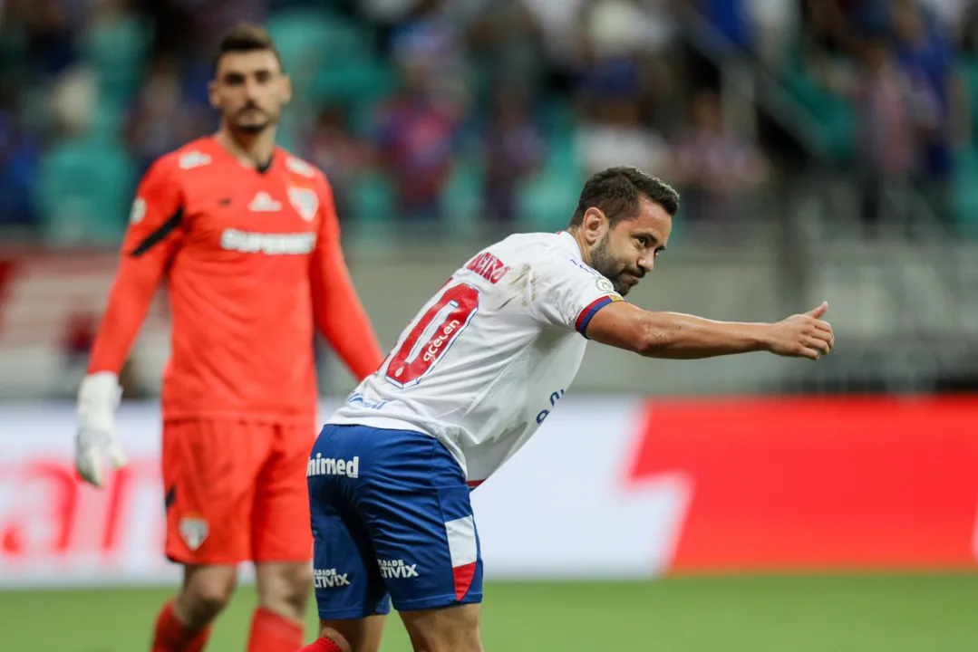 Everton Ribeiro em campo pelo Bahia contra o São Paulo