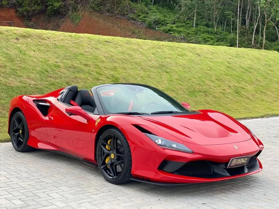 Ferrari F8 Spider que estava à venda em Salvador recentemente