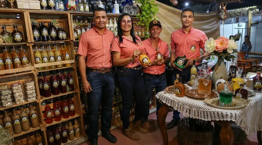 Edna Resch e família apresentam sabores únicos de licor na Fenagro