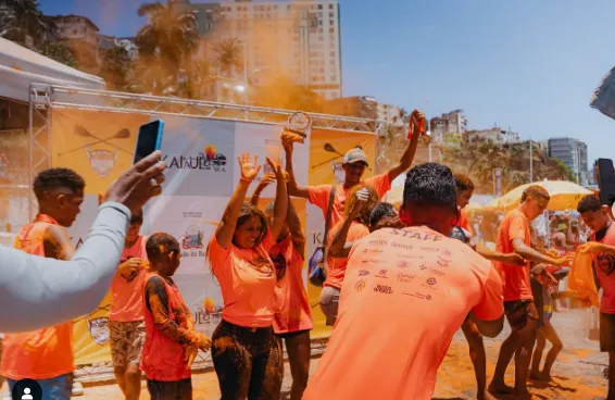 Associação de Remo Salvador e clube de Canoagem Kaiaulu Va’a promovem manhã de esportes na Praia da Preguiça