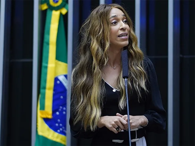 Erika Hilton virou alvo da oposição após série de polêmicas