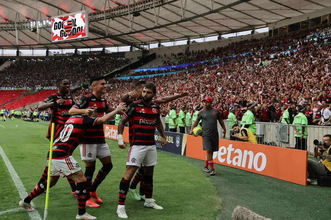 Gabigol marcou dois gols no primeiro jogo da decisão