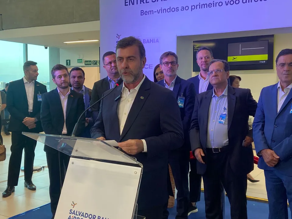 Presidente da Embratur, Marcelo Freixo, participou da inauguração do voo ao lado do governador da Bahia, Jerônimo Rodrigues (PT)