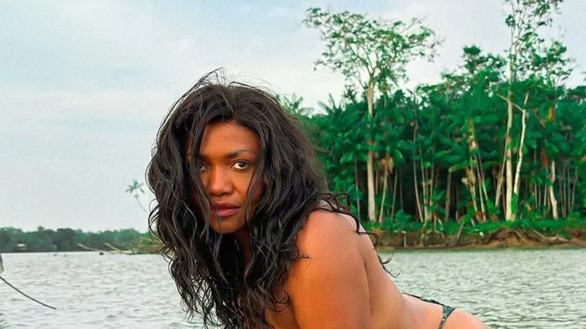 Gaby Amarantos fez topless na Amazônia