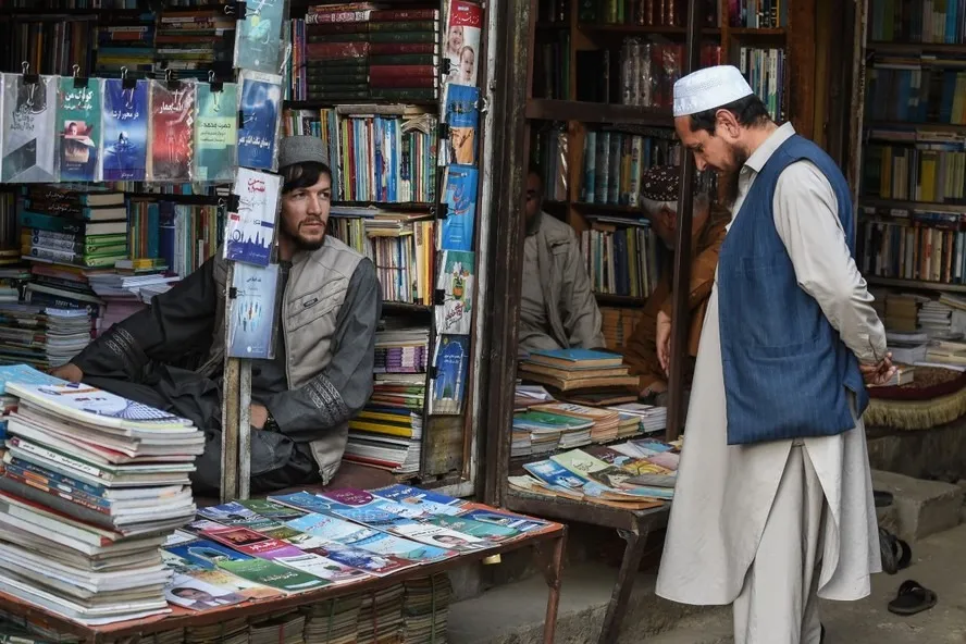 Governo talibã proíbe livros 'não islâmicos' em bibliotecas e livrarias