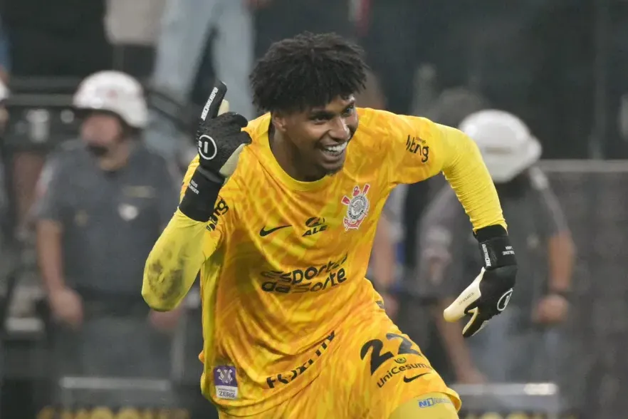 Hugo Souza é destaque do Corinthians na temporada