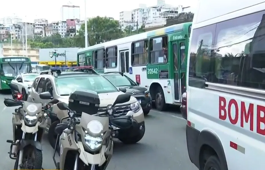 Assaltantes fugiram levando a motocicleta da vítima