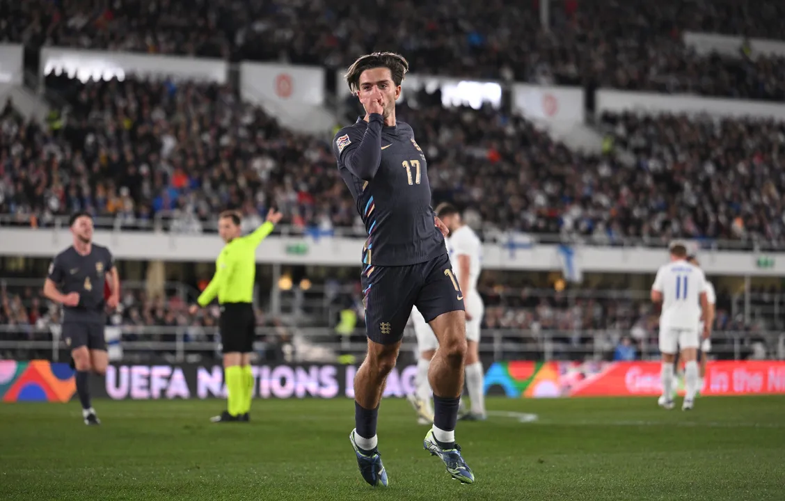 Jack Grealish comemora primeiro gol da Inglaterra sobre a Finlândia