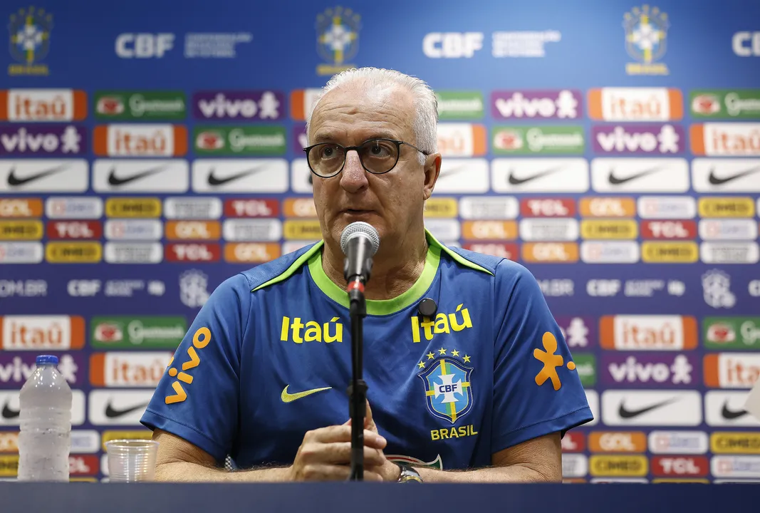 Dorival Jr. durante coletiva na Arena Fonte Nova