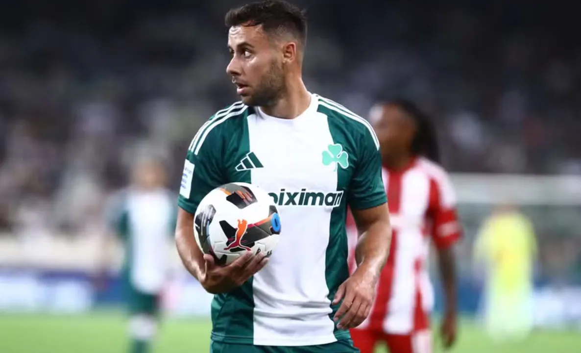 George Baldock em campo pelo Panathinaikos, da Grécia