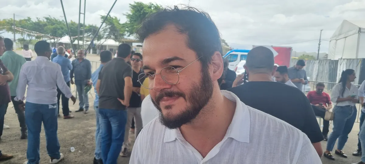 Túlio Gadelha marcou presença em Salvador para o anúncio da extensão do programa Pé de Meia