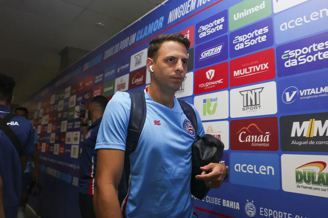 Santiago Arias chegando na Arena Fonte Nova para jogo do Bahia