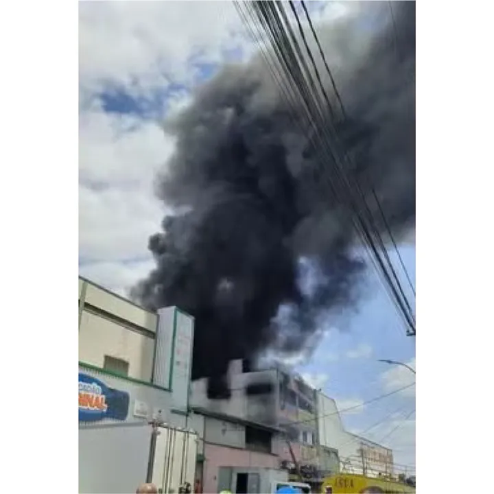 O incidente ocorreu em um prédio que abriga várias lojas,