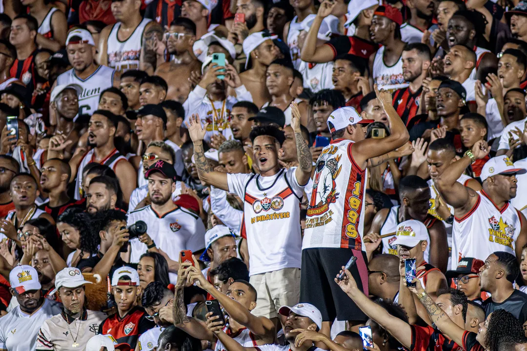 Matheusinho não perdeu tempo e se jogou na torcida rubro-negra