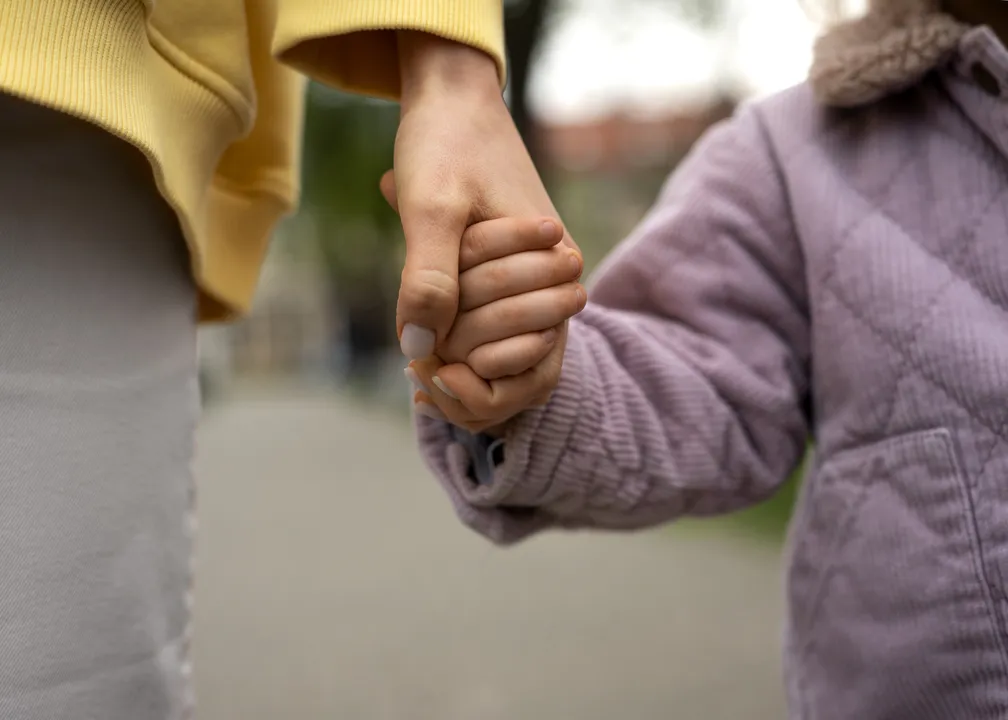 Norte-americana entregou dois filhos para adoção