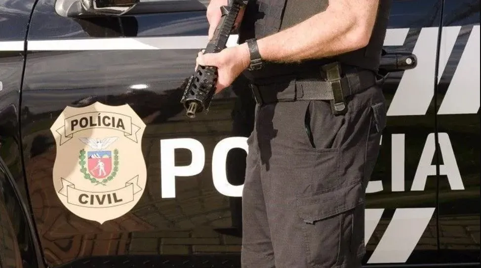 Polícia trabalha na coleta de provas