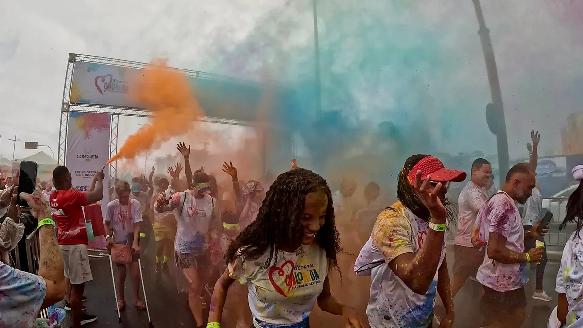 Corredores enfrentaram chuva na corrida colorida do Martagão